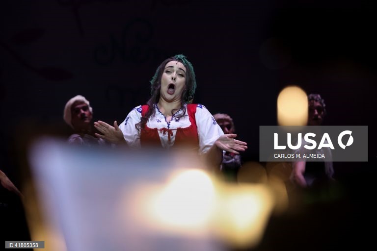 Ensaio de imprensa da opereta "Maria da Fonte", no Centro Cultural de Belém, Lisboa, 7 de novembro de 2023. Comédia em 3 atos, escrita em português, interpretada por oito solistas e 10 atores com o Coro do Teatro Nacional de São Carlos e Orquestra Sinfónica Portuguesa, com estreia marcada para 12 de novembro no Centro Cultural de Belém. (ACOMPANHA TEXTO DE 8 DE NOVEMBRO DE 2023). CARLOS M. ALMEIDA/LUSA