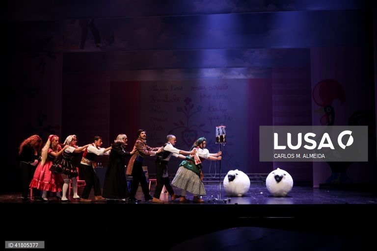 Ensaio de imprensa da opereta "Maria da Fonte", no Centro Cultural de Belém, Lisboa, 7 de novembro de 2023. Comédia em 3 atos, escrita em português, interpretada por oito solistas e 10 atores com o Coro do Teatro Nacional de São Carlos e Orquestra Sinfónica Portuguesa, com estreia marcada para 12 de novembro no Centro Cultural de Belém. (ACOMPANHA TEXTO DE 8 DE NOVEMBRO DE 2023). CARLOS M. ALMEIDA/LUSA