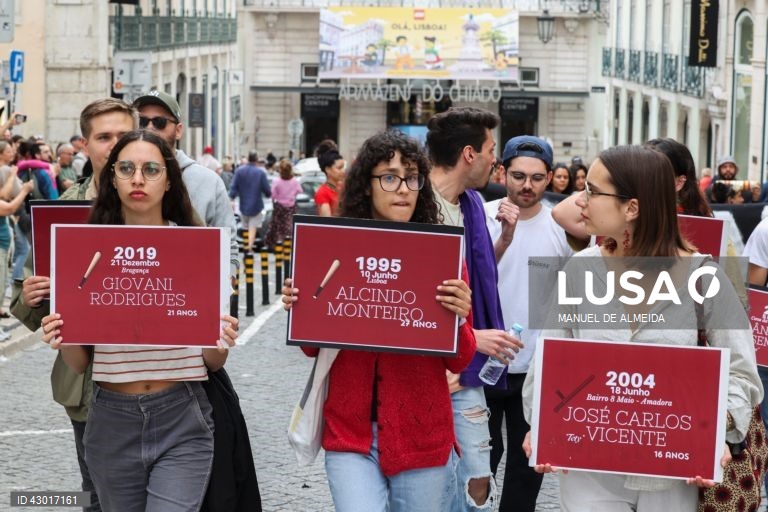 Perticipantes no dia de luta anti-racista, organizado pela Frente Anti-Racista, Associação Desportiva e Recreativa "O Relâmpago", Conselho Português para a Paz e Cooperação, União de Sindicatos de Lisboa e Vida Justa, em Lisboa, 10 de junho de 2024. MANUEL DE ALMEIDA / LUSA