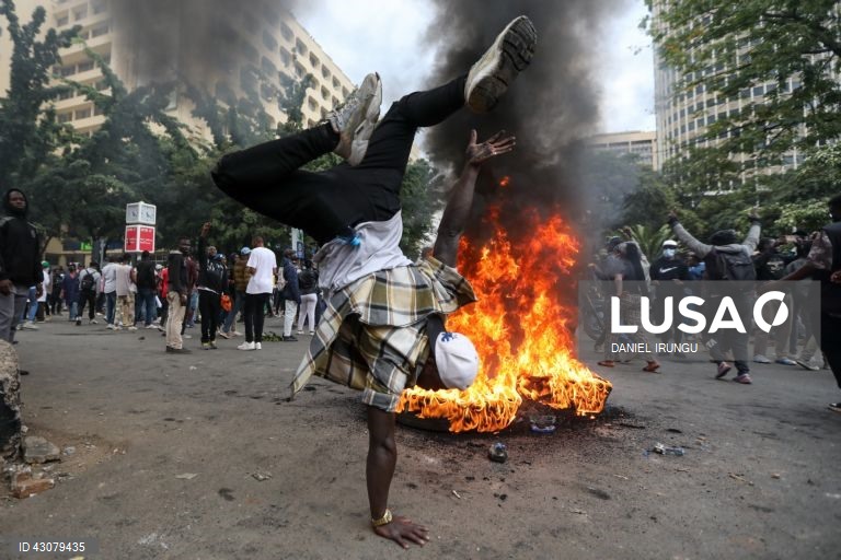Quénia: Protestos contra a subida de impostos em Nairobi