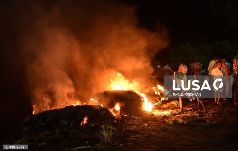 Índia: Pelo menos 38 mortos após alegadamente terem consumido bebidas alcoólicas falsificadas.