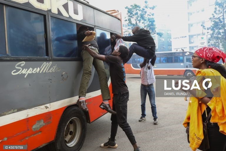 Quénia: Protestos contra a subida de impostos em Nairobi