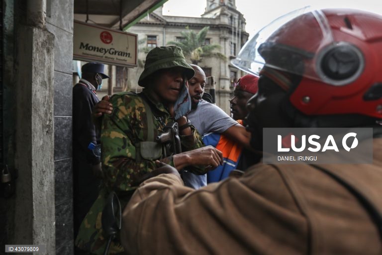 Quénia: Protestos contra a subida de impostos em Nairobi