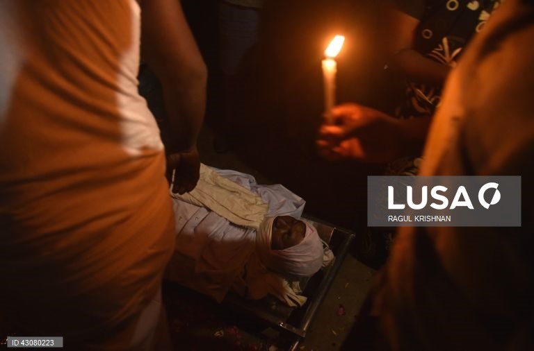 Índia: Pelo menos 38 mortos após alegadamente terem consumido bebidas alcoólicas falsificadas.