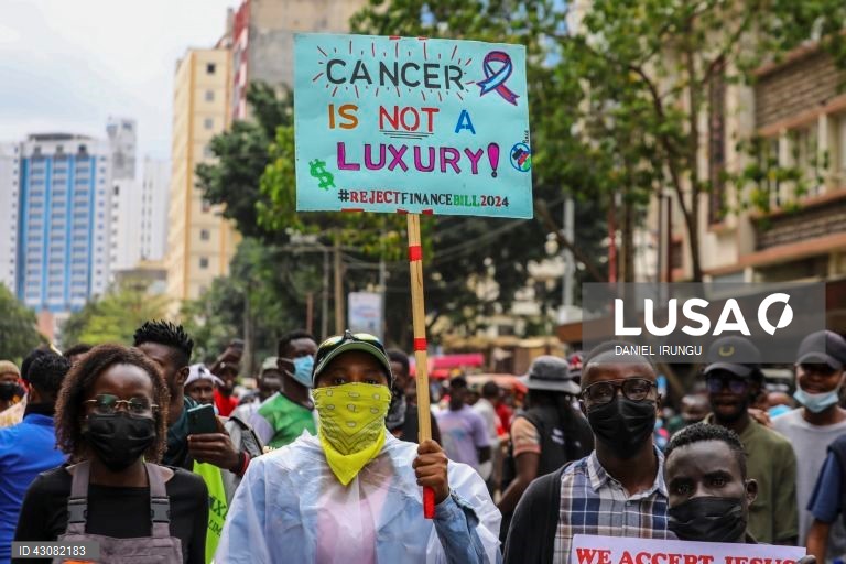 Quénia: Protestos contra a subida de impostos em Nairobi