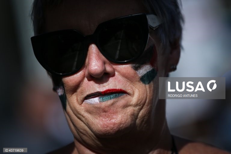 Ativistas pela Paz participam na manifestação "Palestina Livre! Paz no Médio Oriente" organizada pelo Conselho Português para a Paz e Cooperação, e pelo Movimento pelos Direitos do Povo Palestino e pela Paz no Médio Oriente, em Lisboa, 12 de outubro de 2024. RODRIGO ANTUNES/LUSA