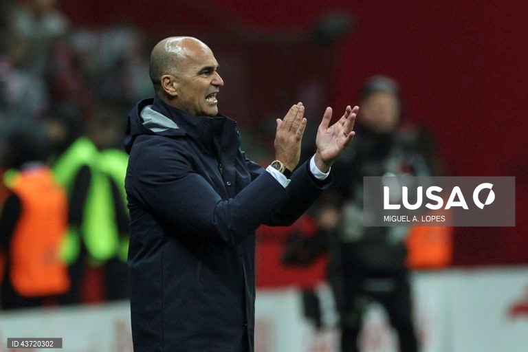 O selecionador nacional, Roberto Martínez, reage durante o jogo da Fase de Grupos - Grupo 1 - da Liga das Nações da UEFA, Polónia vs Portugal, no Estádio Narodowy, em Varsóvia, Polónia, 12 de outubro de 2024. MIGUEL A. LOPES/LUSA