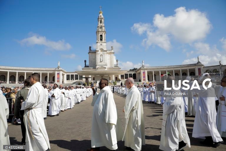 Peregrinação internacional aniversária de 13 de outubro ao Santuário de Fátima