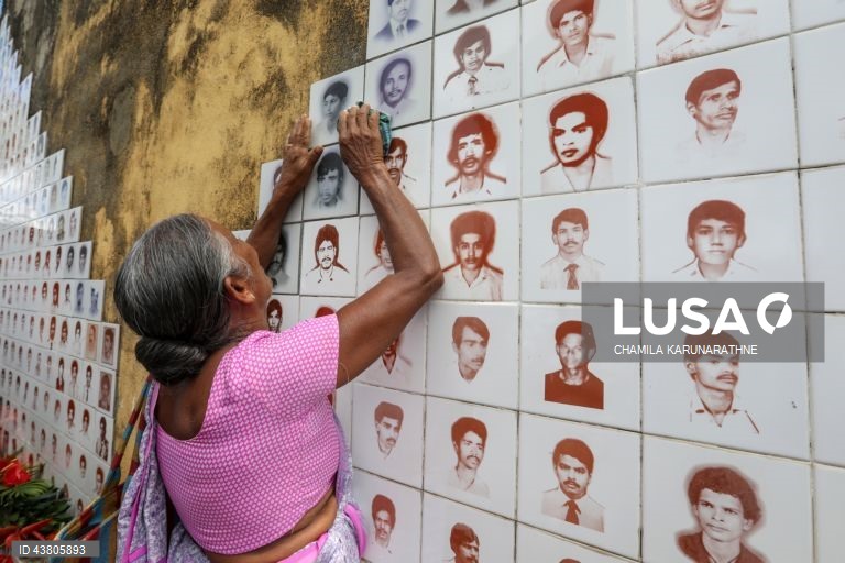 Activistas dos direitos civis do Sri Lanka e familiares de pessoas desaparecidas forçadas de várias partes do Sri Lanka reúnem-se em Seeduwa, para recordar os seus familiares desaparecidos e exigir justiça e verdade. Segundo a Amnistia Internacional, o Sri Lanka é o segundo país do mundo com o maior número de desaparecimentos forçados, com um registo de 60 000 a 100 000 desaparecimentos desde o final da década de 1980. 