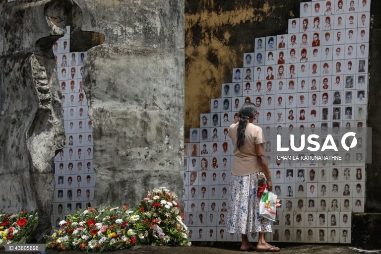 Activistas dos direitos civis do Sri Lanka e familiares de pessoas desaparecidas forçadas de várias partes do Sri Lanka reúnem-se em Seeduwa, para recordar os seus familiares desaparecidos e exigir justiça e verdade. Segundo a Amnistia Internacional, o Sri Lanka é o segundo país do mundo com o maior número de desaparecimentos forçados, com um registo de 60 000 a 100 000 desaparecimentos desde o final da década de 1980. 