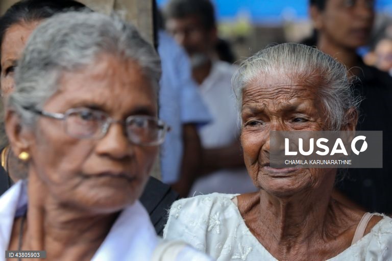 Activistas dos direitos civis do Sri Lanka e familiares de pessoas desaparecidas forçadas de várias partes do Sri Lanka reúnem-se em Seeduwa, para recordar os seus familiares desaparecidos e exigir justiça e verdade. Segundo a Amnistia Internacional, o Sri Lanka é o segundo país do mundo com o maior número de desaparecimentos forçados, com um registo de 60 000 a 100 000 desaparecimentos desde o final da década de 1980. 