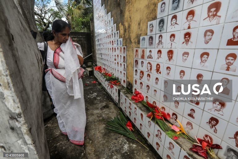 Activistas dos direitos civis do Sri Lanka e familiares de pessoas desaparecidas forçadas de várias partes do Sri Lanka reúnem-se em Seeduwa, para recordar os seus familiares desaparecidos e exigir justiça e verdade. Segundo a Amnistia Internacional, o Sri Lanka é o segundo país do mundo com o maior número de desaparecimentos forçados, com um registo de 60 000 a 100 000 desaparecimentos desde o final da década de 1980. 