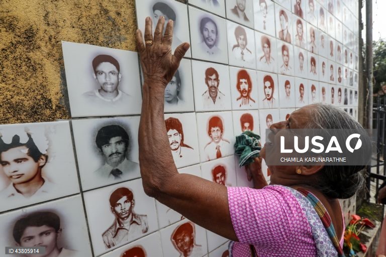 Activistas dos direitos civis do Sri Lanka e familiares de pessoas desaparecidas forçadas de várias partes do Sri Lanka reúnem-se em Seeduwa, para recordar os seus familiares desaparecidos e exigir justiça e verdade. Segundo a Amnistia Internacional, o Sri Lanka é o segundo país do mundo com o maior número de desaparecimentos forçados, com um registo de 60 000 a 100 000 desaparecimentos desde o final da década de 1980. 