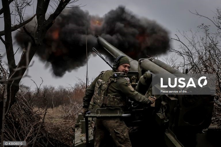 Militares ucranianos mantêm posição perto de Chasiv Yar, na região de Donetsk