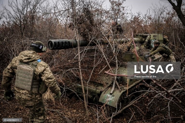 Militares ucranianos mantêm posição perto de Chasiv Yar, na região de Donetsk