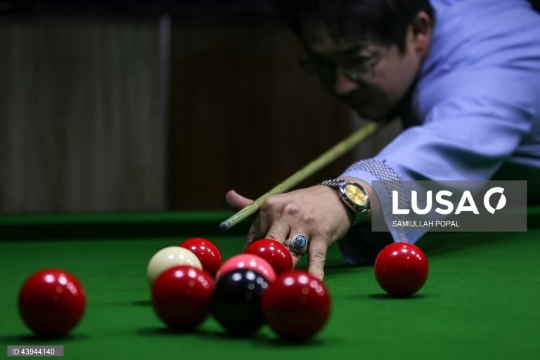 Afeganistão: Praticantes de snooker em Cabul