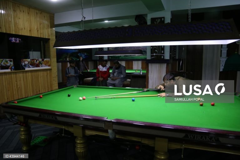 Afeganistão: Praticantes de snooker em Cabul