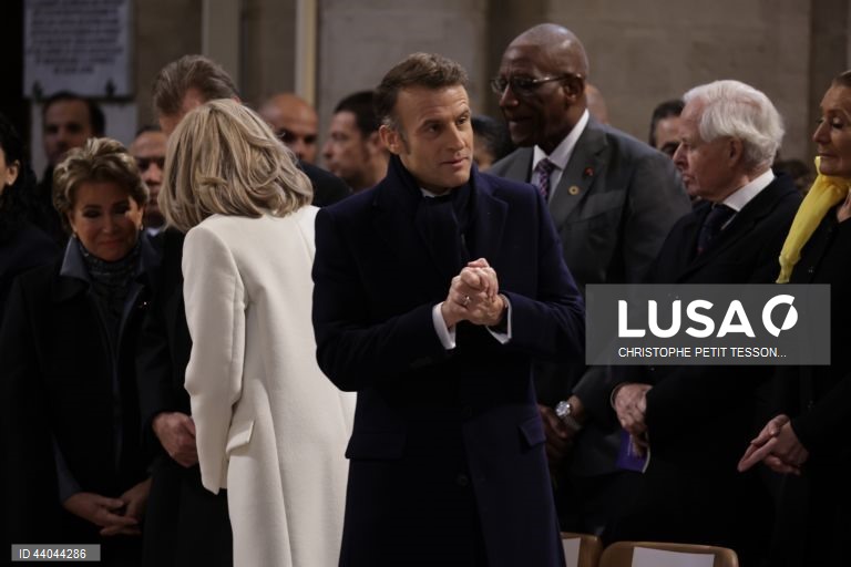 Primeira missa na Catedral de Notre Dame de Paris, em Paris, França. A Catedral de Notre Dame de Paris reabriu a 07 de dezembro, após quase seis anos de obras de renovação na sequência da sua destruição por um incêndio em 15 de abril de 2019.