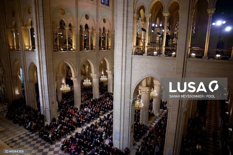 Primeira missa na Catedral de Notre Dame de Paris, em Paris, França. A Catedral de Notre Dame de Paris reabriu a 07 de dezembro, após quase seis anos de obras de renovação na sequência da sua destruição por um incêndio em 15 de abril de 2019.