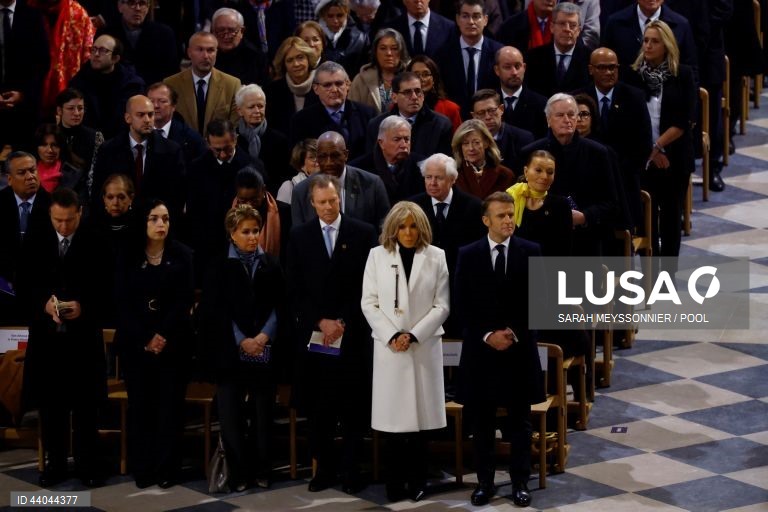 Primeira missa na Catedral de Notre Dame de Paris, em Paris, França. A Catedral de Notre Dame de Paris reabriu a 07 de dezembro, após quase seis anos de obras de renovação na sequência da sua destruição por um incêndio em 15 de abril de 2019.