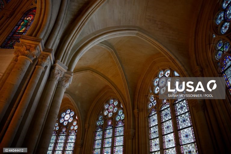 Primeira missa na Catedral de Notre Dame de Paris, em Paris, França. A Catedral de Notre Dame de Paris reabriu a 07 de dezembro, após quase seis anos de obras de renovação na sequência da sua destruição por um incêndio em 15 de abril de 2019.