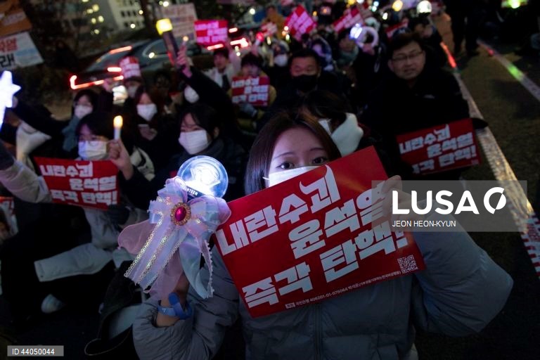 Protesto a favor da destituição do Presidente sul-coreano Yoon
