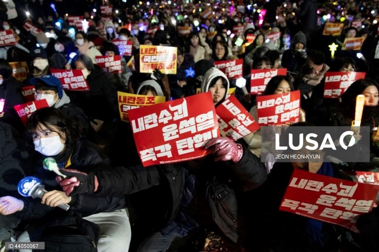 Protesto a favor da destituição do Presidente sul-coreano Yoon