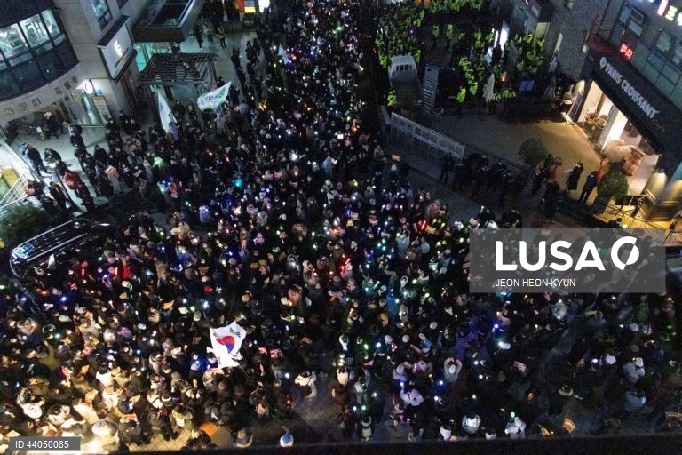 Protesto a favor da destituição do Presidente sul-coreano Yoon