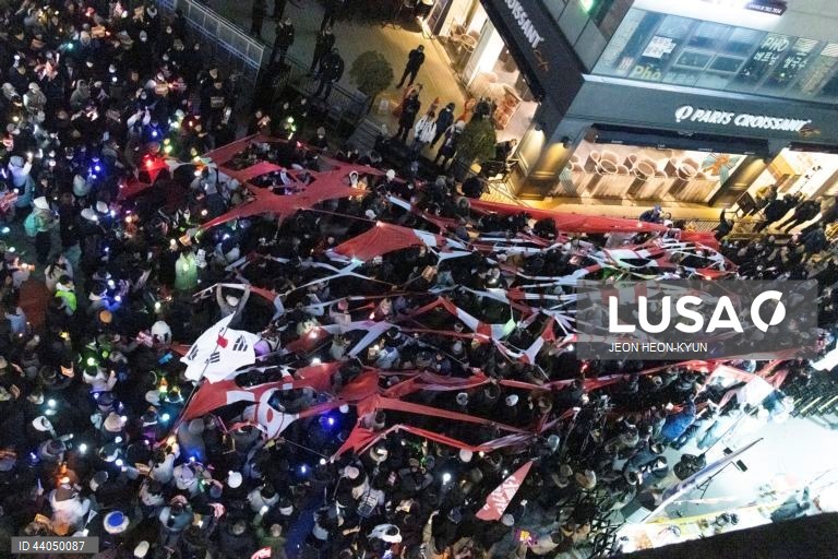 Protesto a favor da destituição do Presidente sul-coreano Yoon