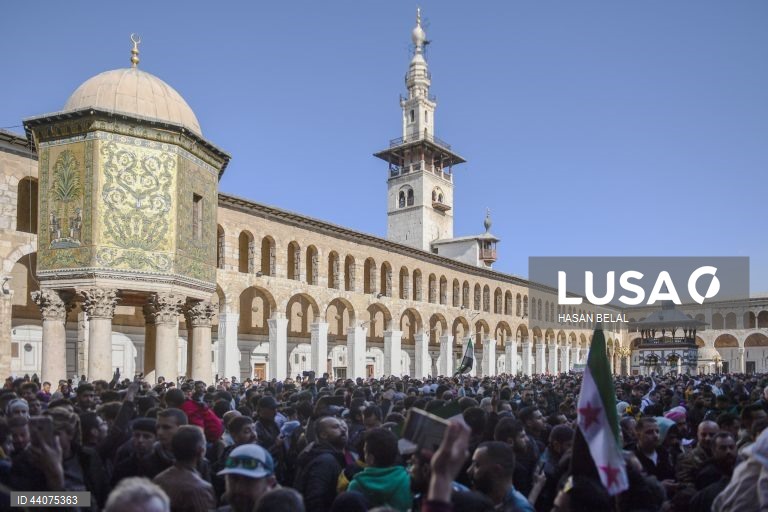 Sírios celebram a vitória da oposição em Damasco