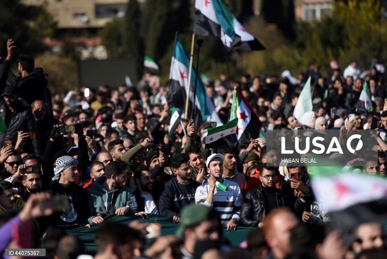 Sírios celebram a vitória da oposição em Damasco