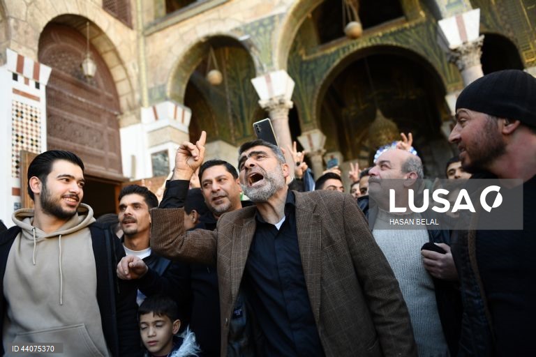 Sírios celebram a vitória da oposição em Damasco