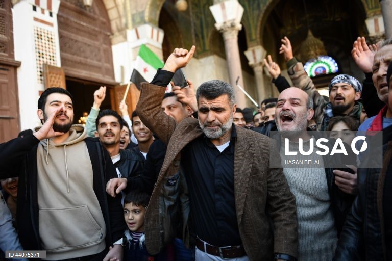 Sírios celebram a vitória da oposição em Damasco