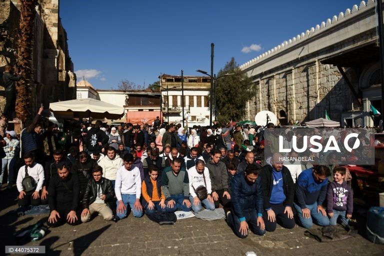 Sírios celebram a vitória da oposição em Damasco