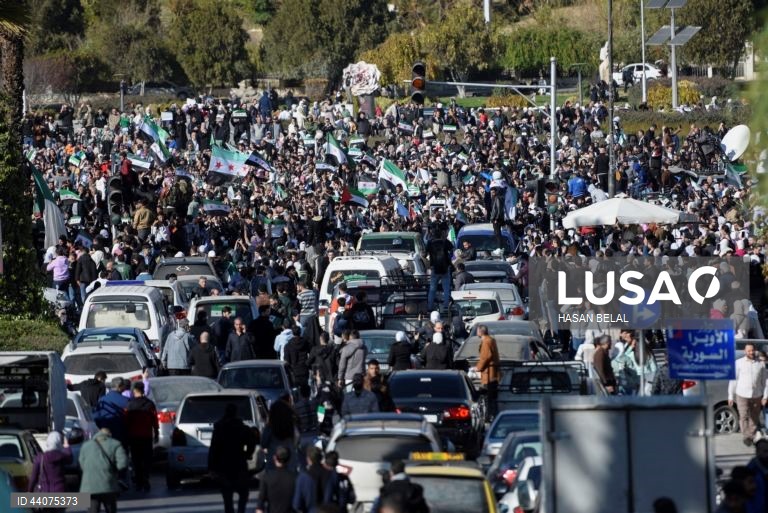 Sírios celebram a vitória da oposição em Damasco