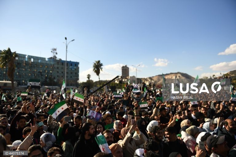 Sírios celebram a vitória da oposição em Damasco