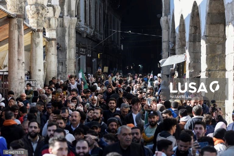 Sírios celebram a vitória da oposição em Damasco