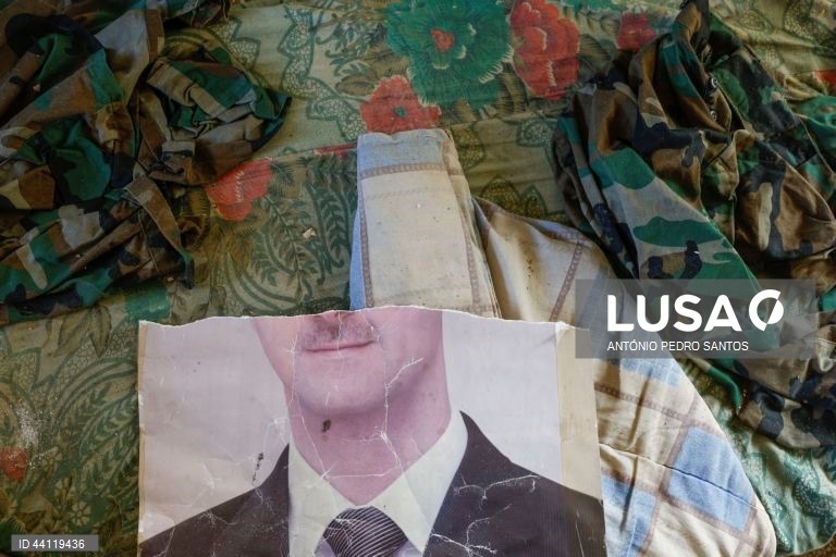 Síria: Retratos do presidente deposto Bashar al-Assad 