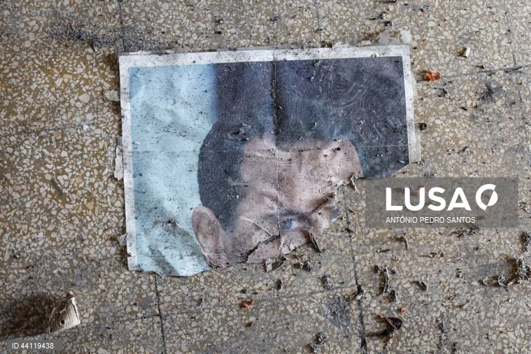 Síria: Retratos do presidente deposto Bashar al-Assad 