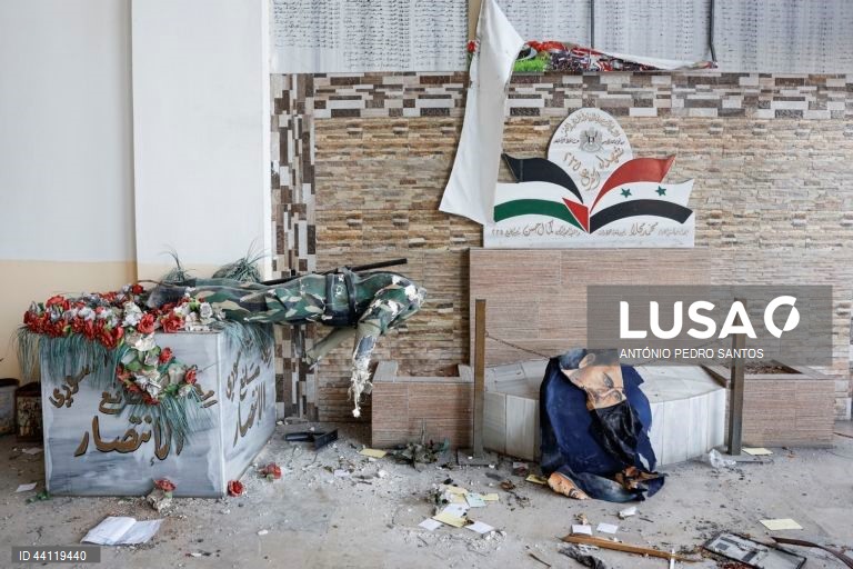 Síria: Retratos do presidente deposto Bashar al-Assad 