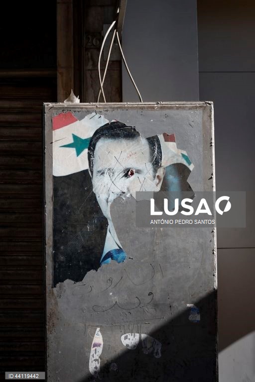 Síria: Retratos do presidente deposto Bashar al-Assad 