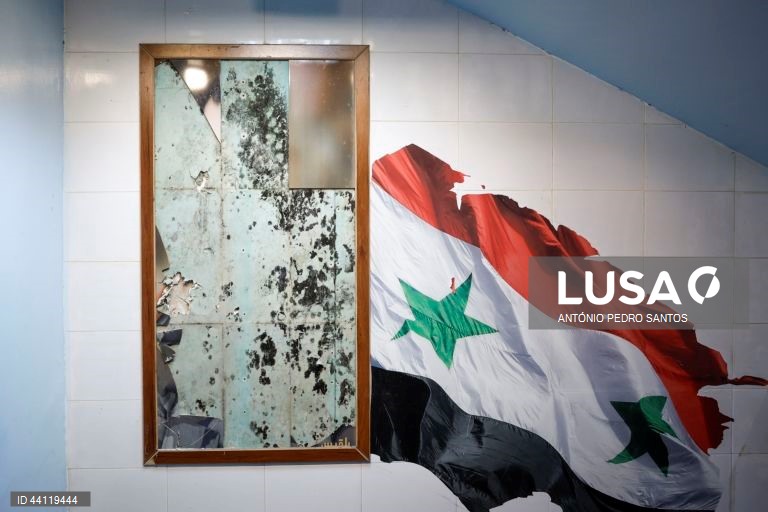 Síria: Retratos do presidente deposto Bashar al-Assad 