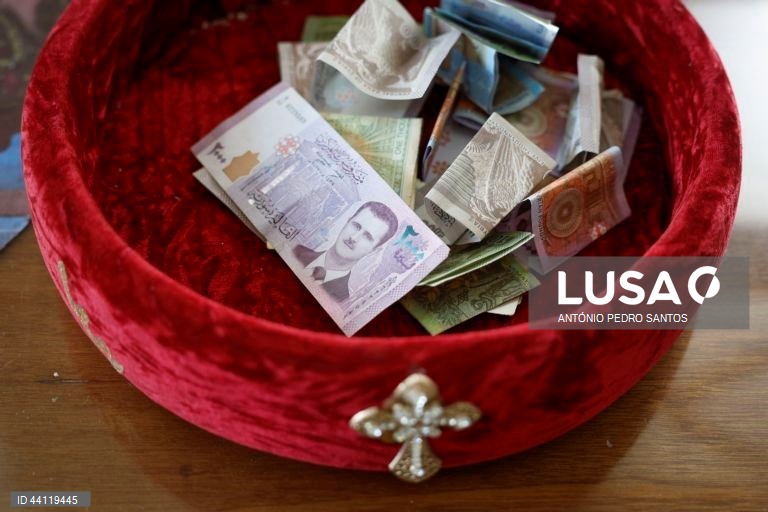 Síria: Retratos do presidente deposto Bashar al-Assad 