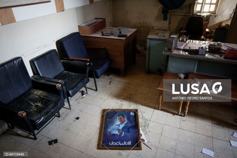 Síria: Retratos do presidente deposto Bashar al-Assad 