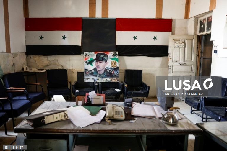 Síria: Retratos do presidente deposto Bashar al-Assad 