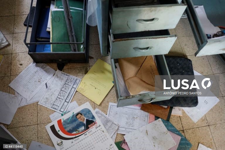 Síria: Retratos do presidente deposto Bashar al-Assad 