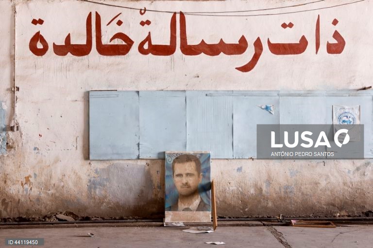 Síria: Retratos do presidente deposto Bashar al-Assad 