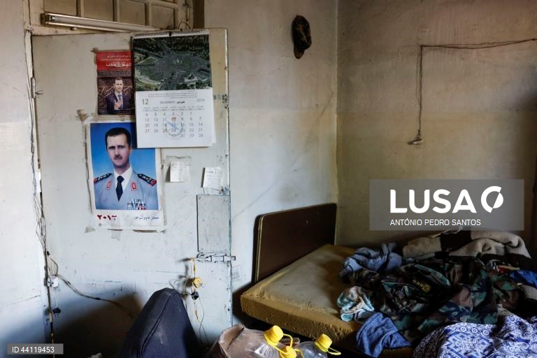 Síria: Retratos do presidente deposto Bashar al-Assad 