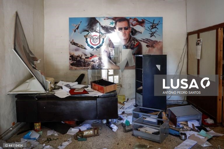 Síria: Retratos do presidente deposto Bashar al-Assad 