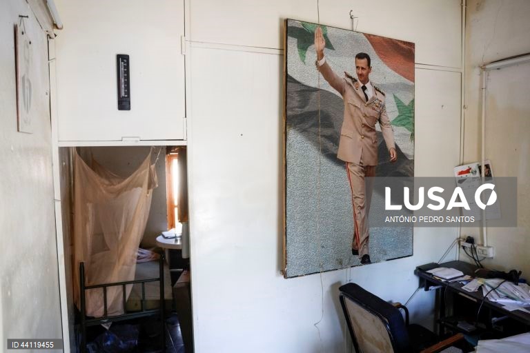 Síria: Retratos do presidente deposto Bashar al-Assad 